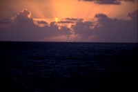 Green Flash, 2005 Apr 7 (click to enlarge)